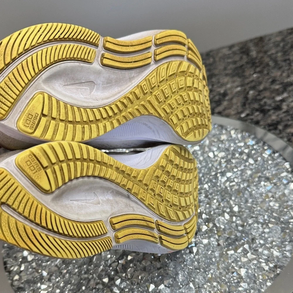 Nike zoom Women's Athletic Shoes in Cream and Yellow 8